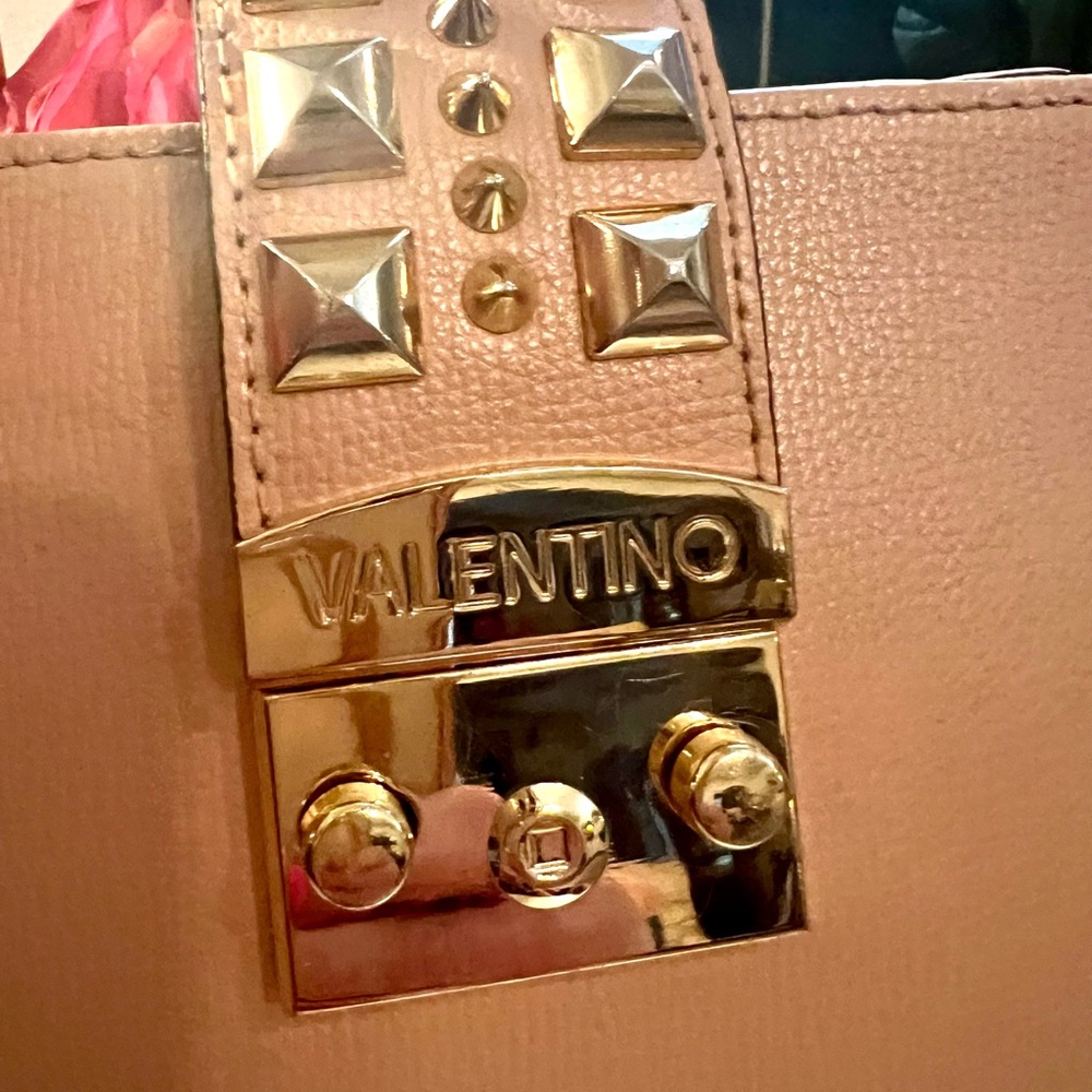 VALENTINO Kiki Rockstud Pebbled  Leather Crossbody Pink